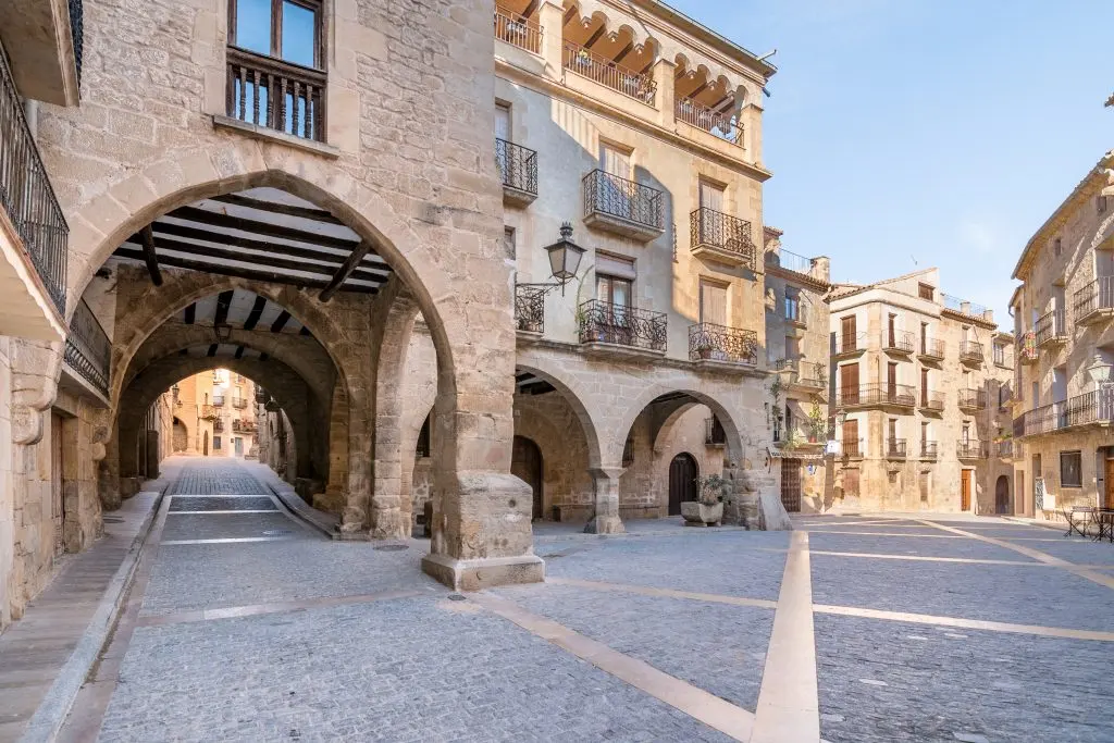Pueblo de Calaceite en el Matarraña turolense