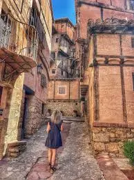 Calles medievales estrechas de Albarracín