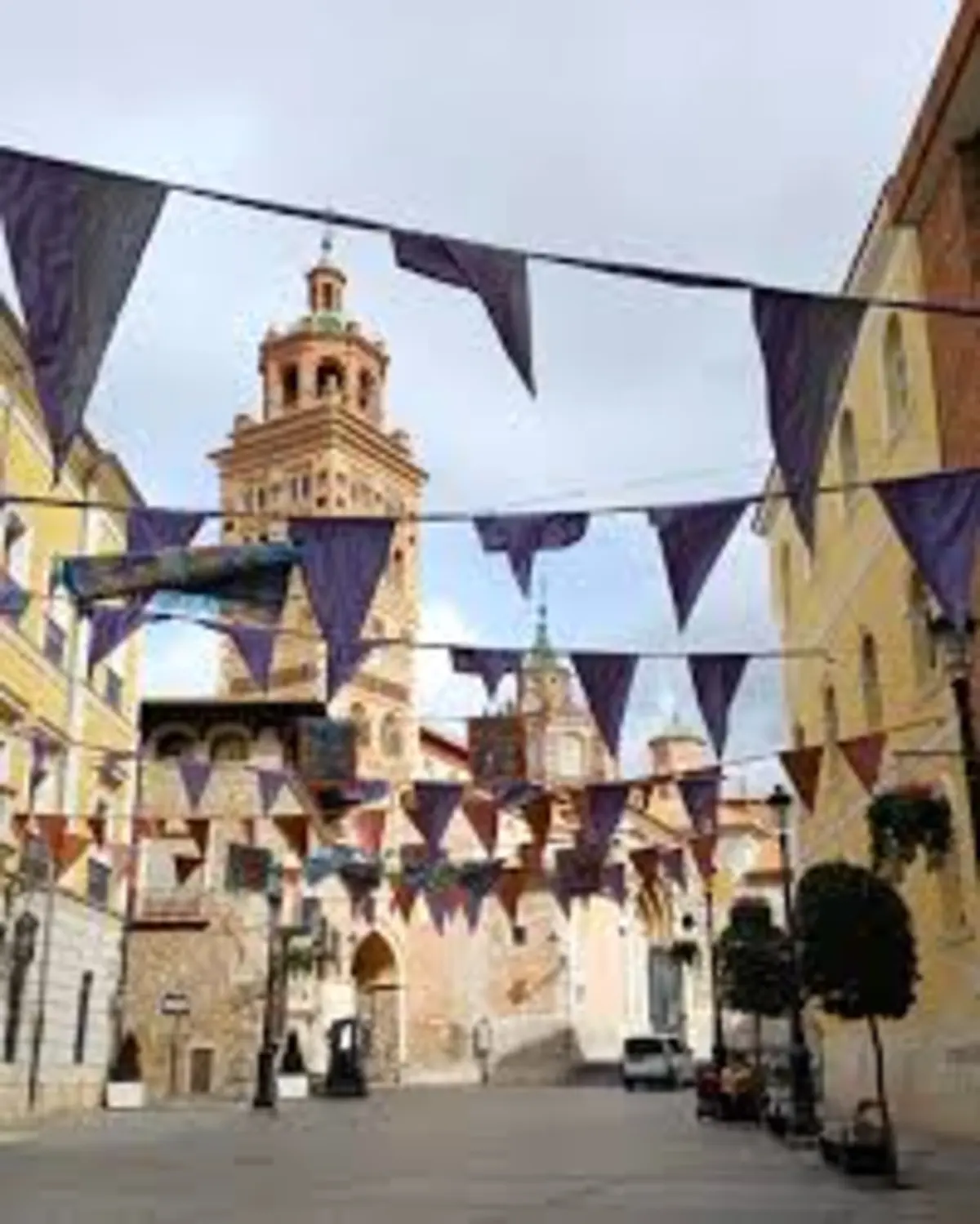 Calles adornadas durante las Bodas de Isabel en Teruel