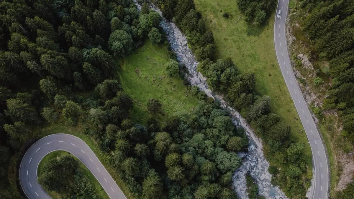 Carretera serpenteante en Gúdar-Javalambre