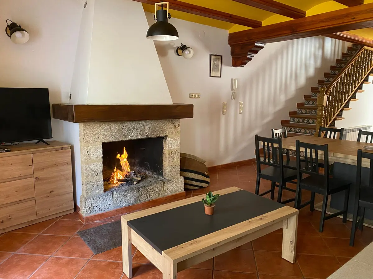Casa rural con chimenea en Teruel