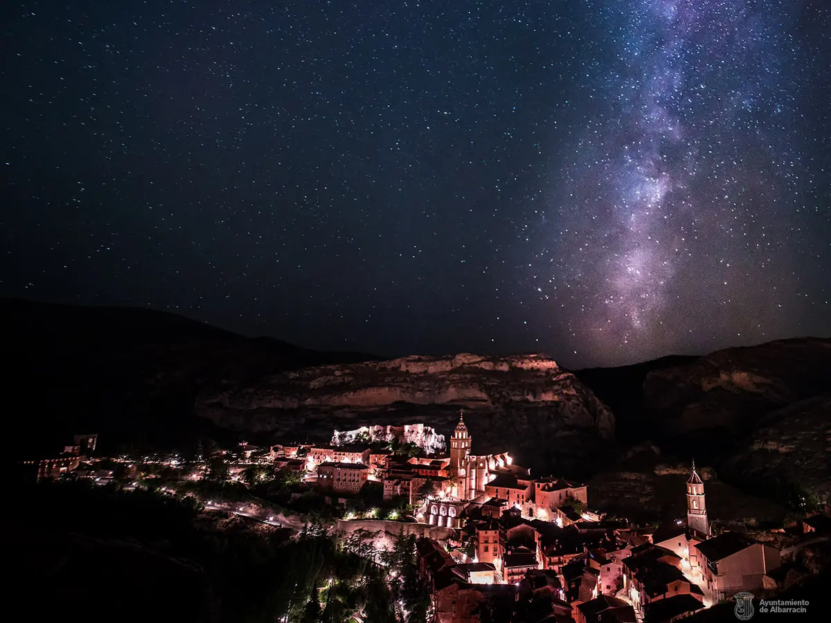Vía Láctea sobre el paisaje de Teruel