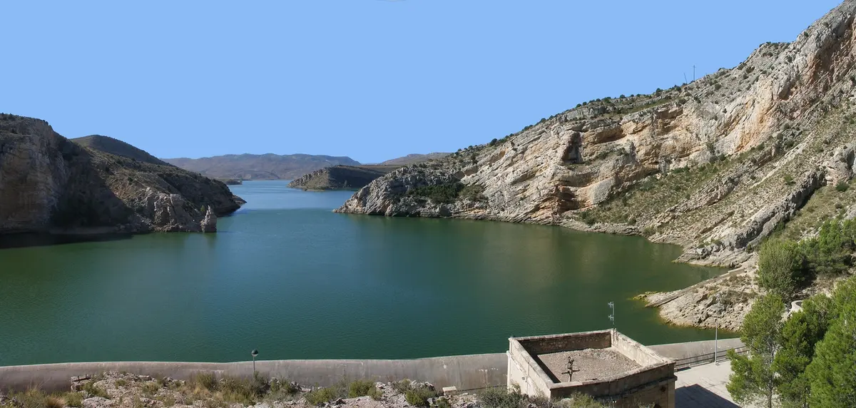 Embalse de Cueva Foradada en la comarca Andorra-Sierra de Arcos