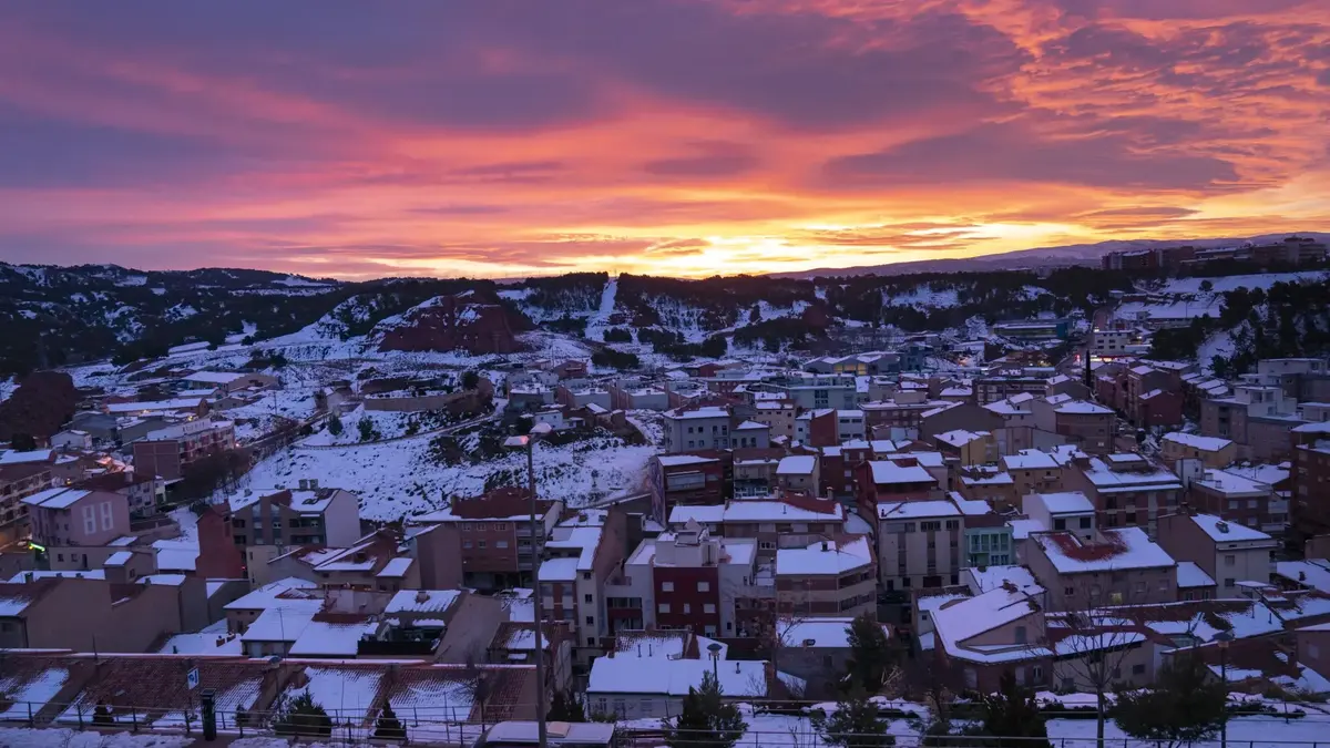 Planes en Teruel — paisaje nevado al amanecer