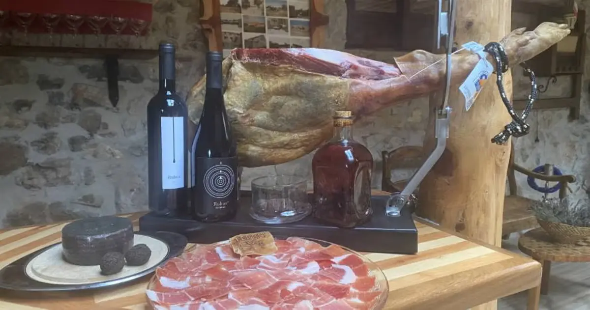 Mesa con jamón de Teruel y trufa negra