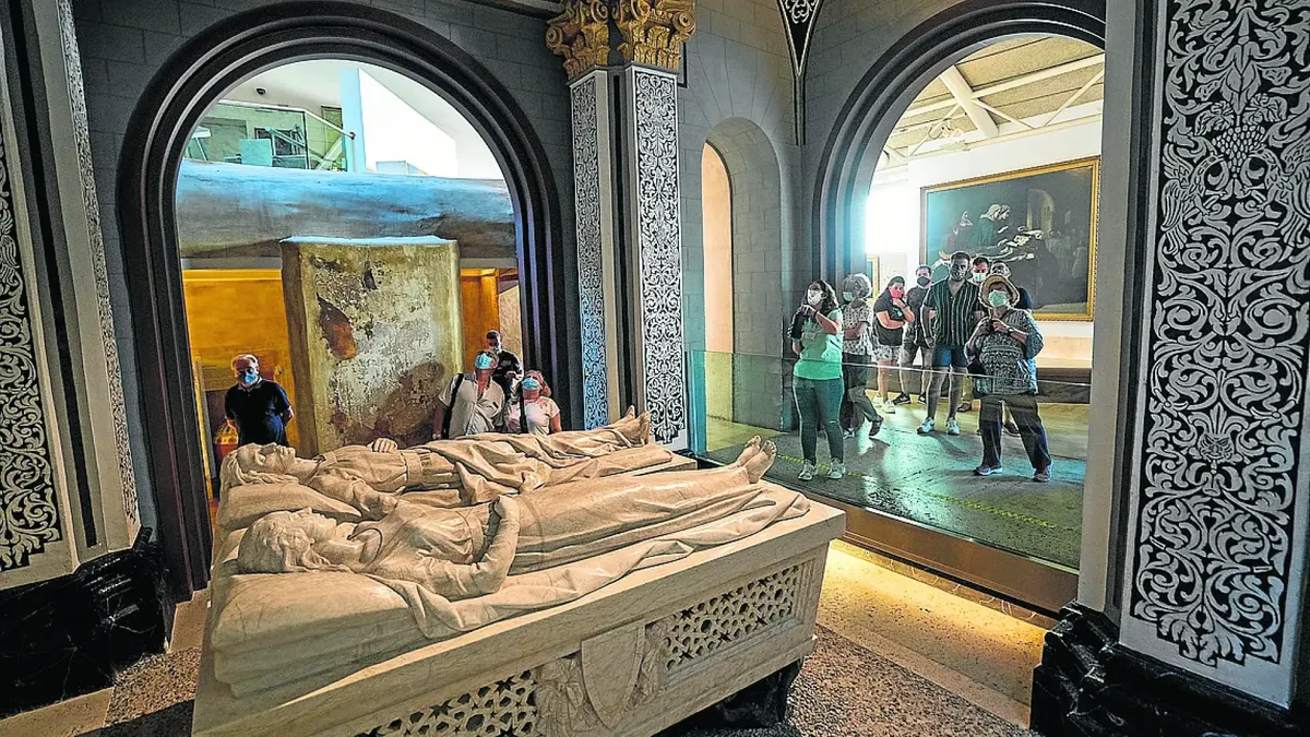 Interior del Mausoleo de los Amantes de Teruel con las efigies de alabastro