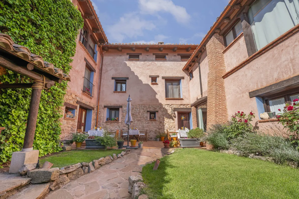 Jardín de casa rural en Teruel