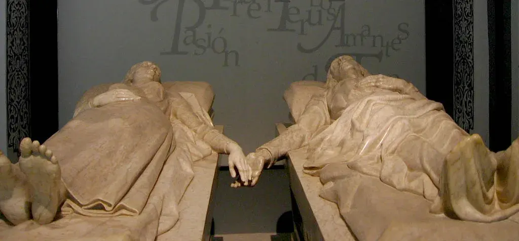 Mausoleo de los Amantes de Teruel — sarcófago medieval