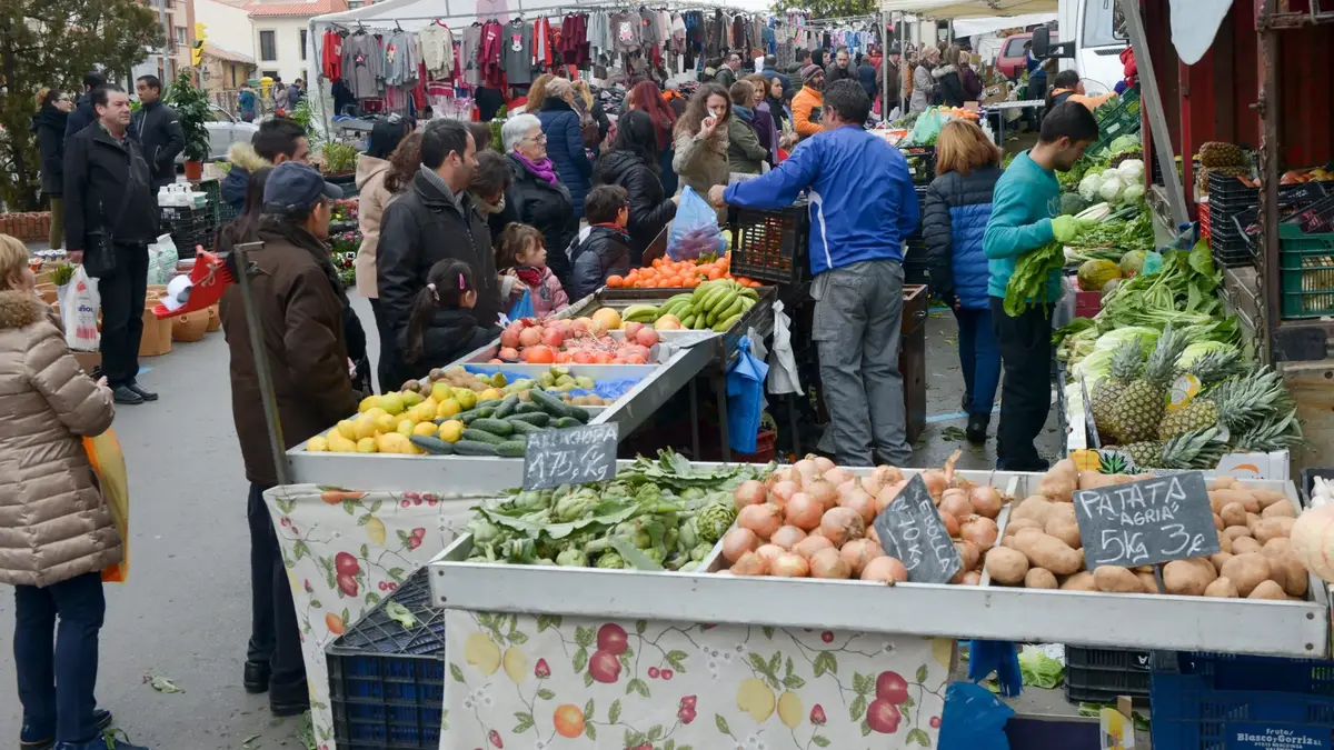 Mercado gastronómico en Teruel con productores locales