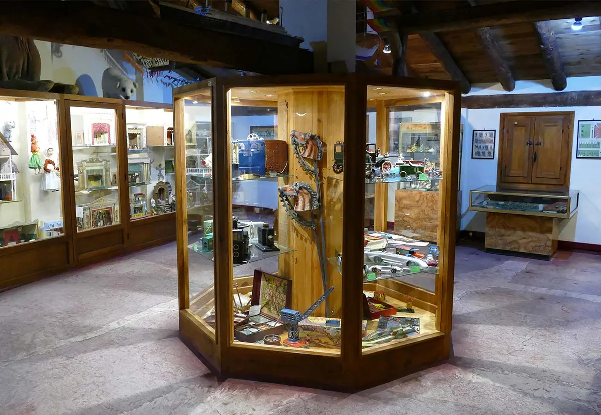 Museo del Juguete de Albarracín — colección de juguetes antiguos