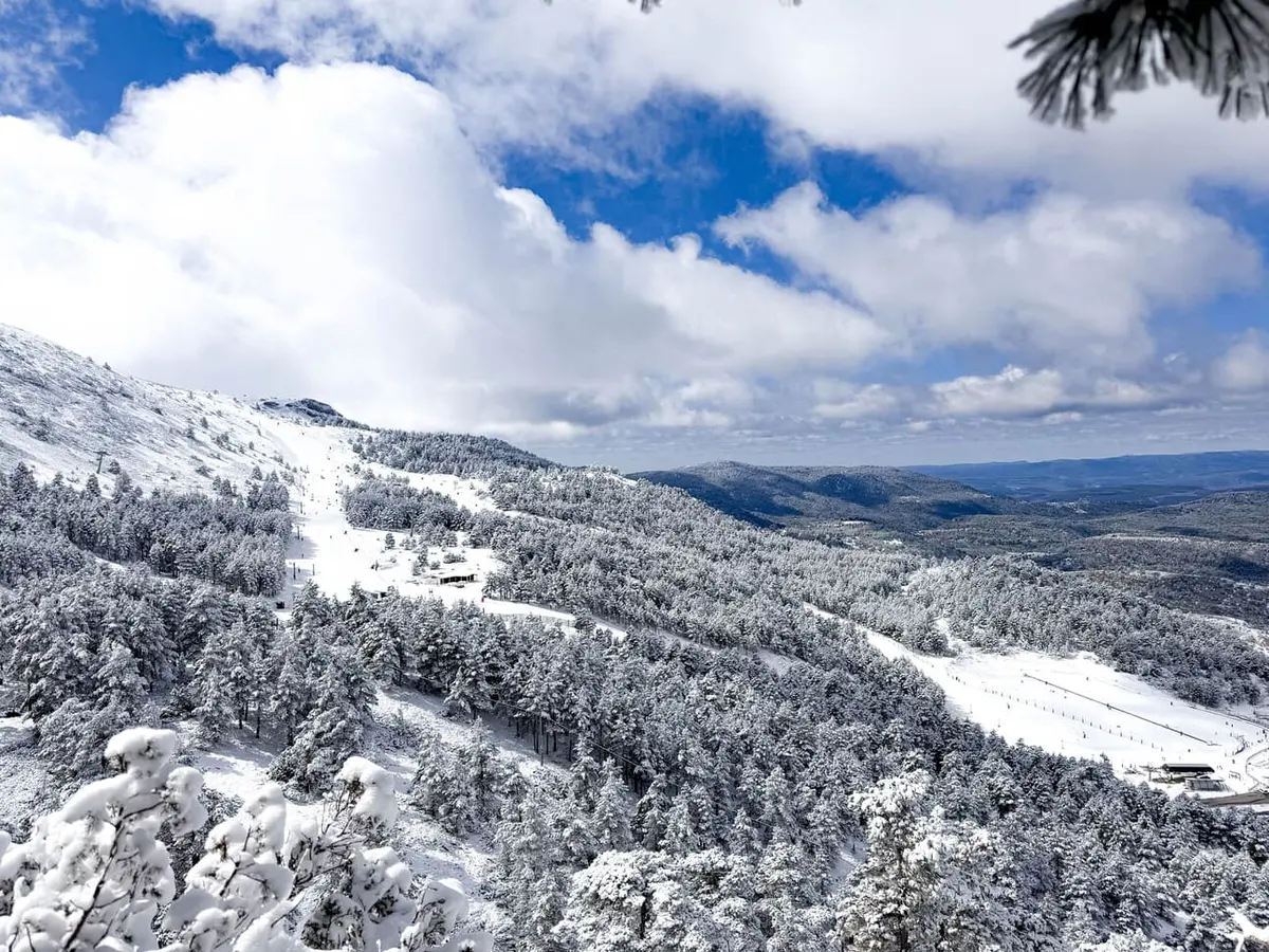 Paisaje nevado de la sierra de Javalambre Teruel