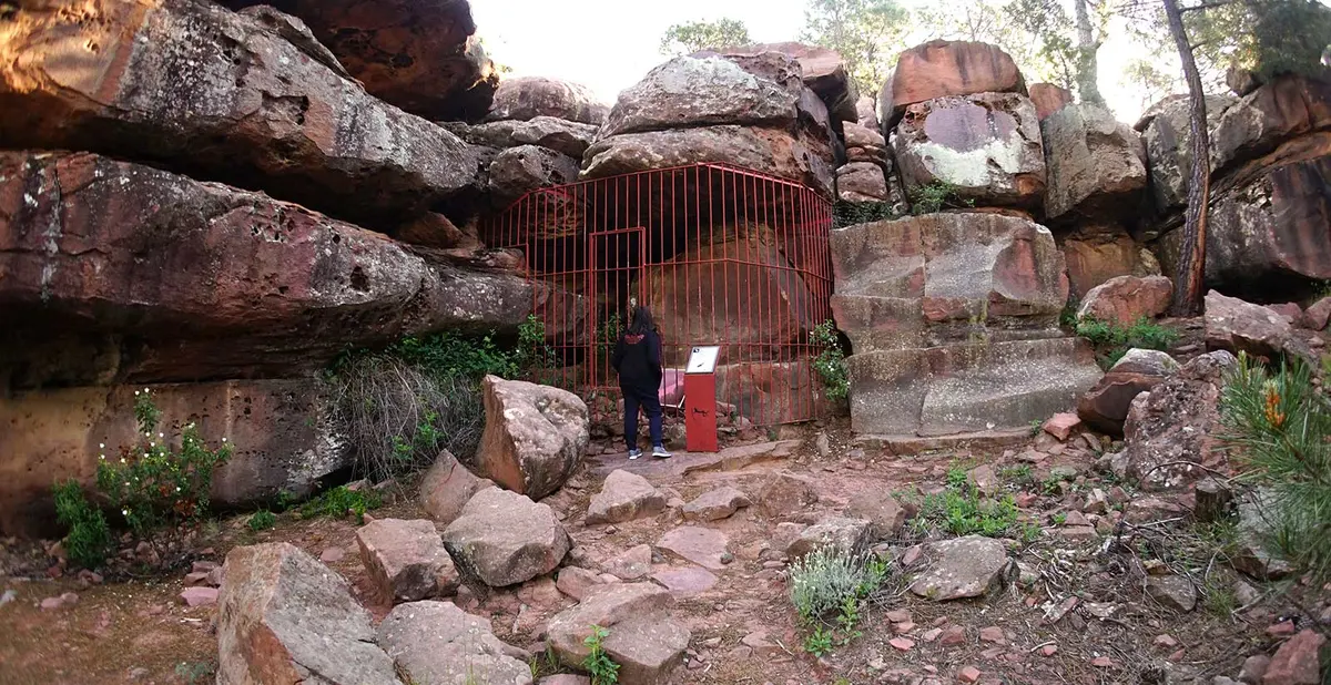Parque Cultural de Albarracín — arte rupestre y areniscas rojizas
