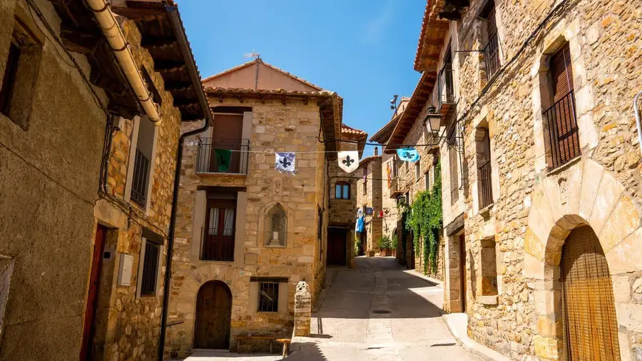 Paseo por calle medieval de Teruel